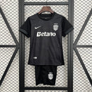 SPORTING LISBOA EDICIÓN ESPECIAL II 25/26 CONJUNTO INFANTIL